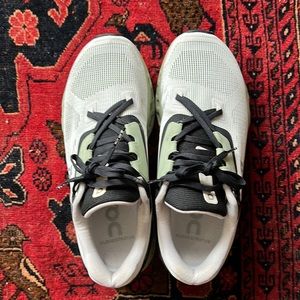 On Running Cloud Stratus running shoes